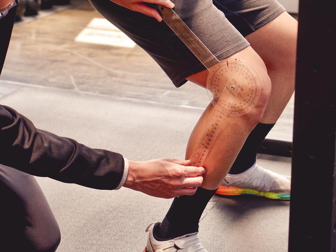 Bio Mechanical measurement on knee bend during squat